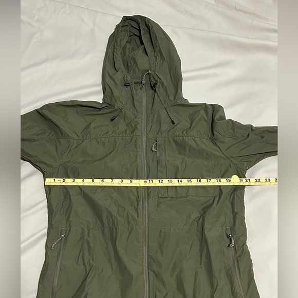 Fjallraven High Coast Wind Jacket in Olive - L - Picture 12 of 12